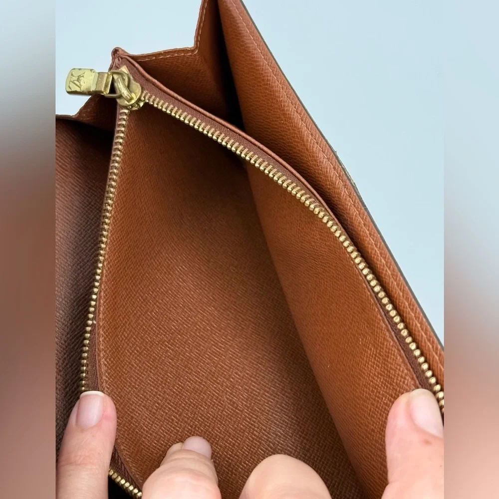 Louis Vuitton Monogram Sarah Wallet - Picture 6 of 13